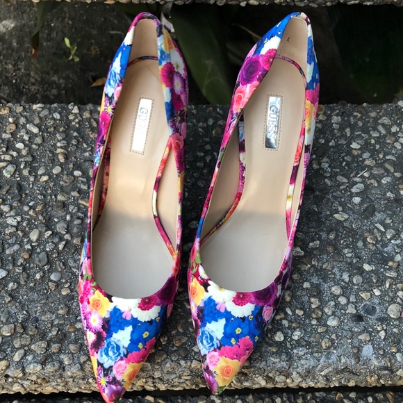 ❌ SOLD ❌ NEW Guess Floral Pumps - Picture 2 of 4